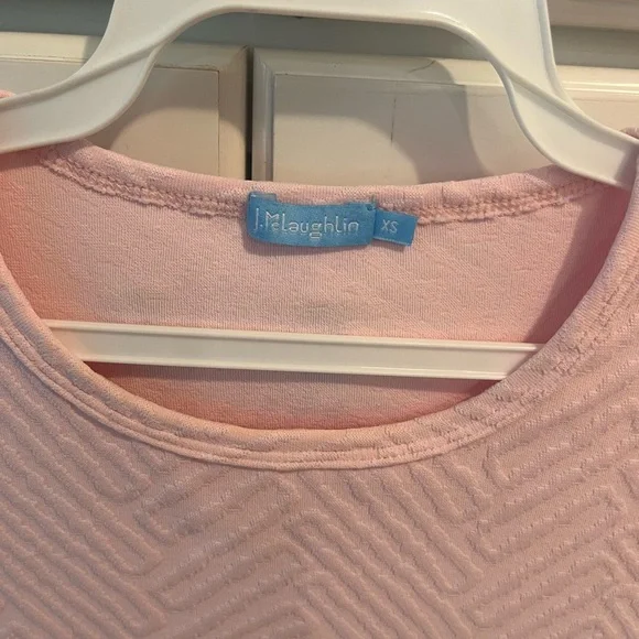 J. McLaughlin Light Pink Chevron Short Sleeve Tee - Picture 3 of 5